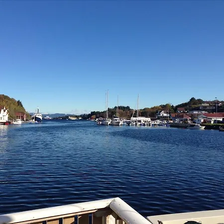 Vandrarhem Olsahuset Bomlo Bremnes